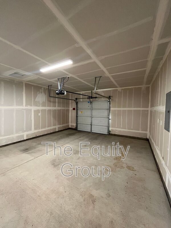 Building Photo - 405 S Summit St