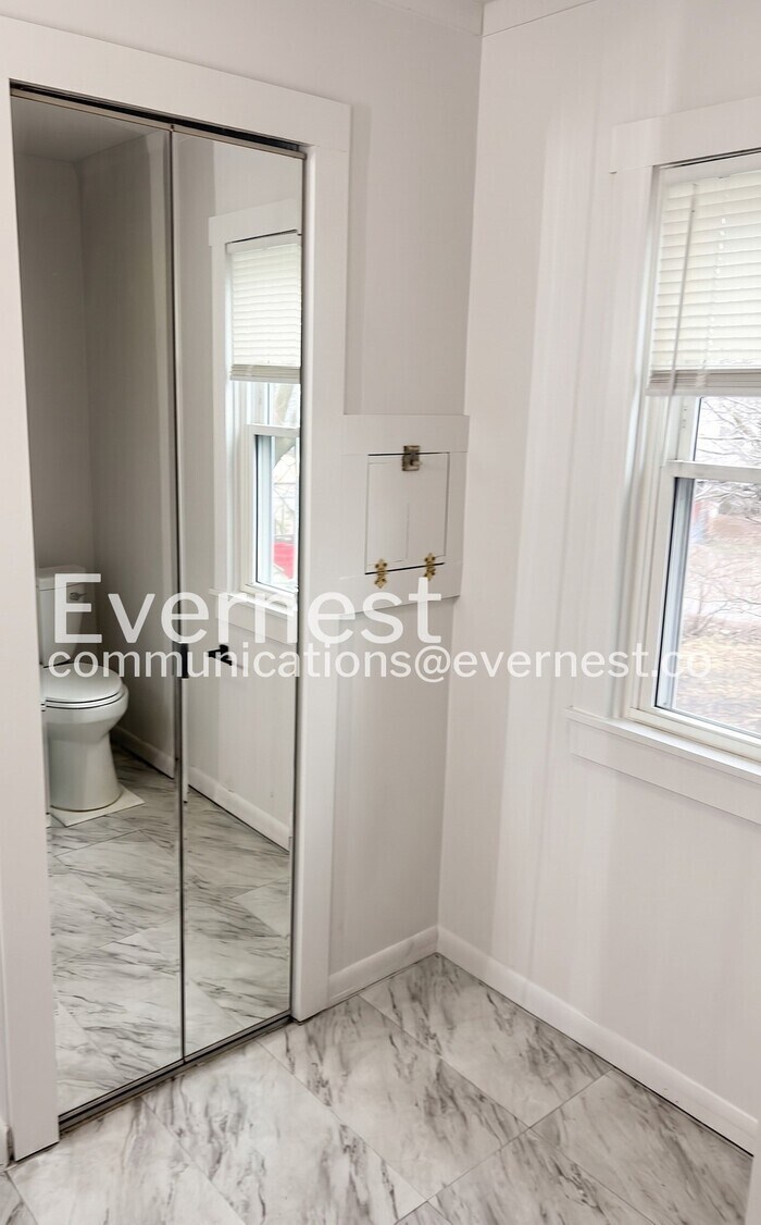 Building Photo - 2730 Elliott Ave