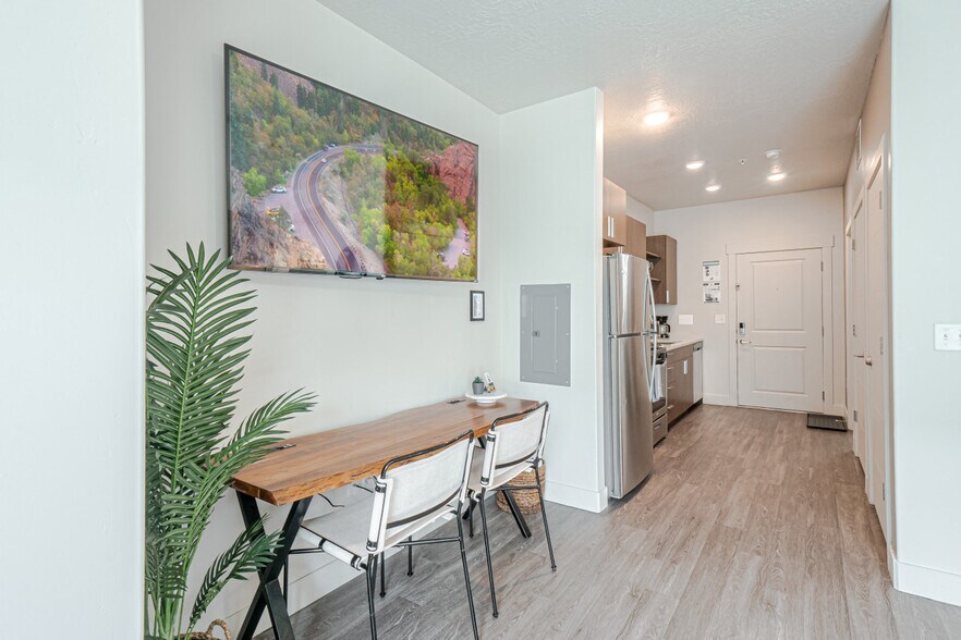 Building Photo - 241 W 200 S