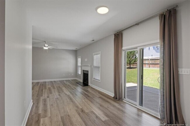 Building Photo - 134 Huzzas Cir