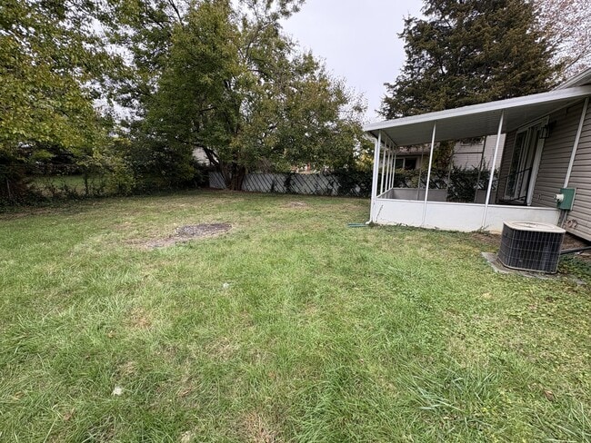 Building Photo - 2526 Queenswood Dr