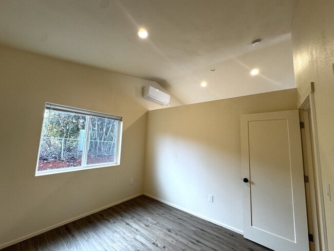 Building Photo - 11072 SW Sunny Hl Ln