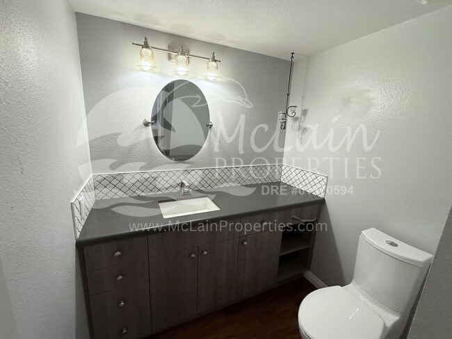 Building Photo - 4 bd with SOLAR  and AC with huge yard!