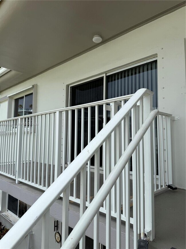 Building Photo - 1142 99th St