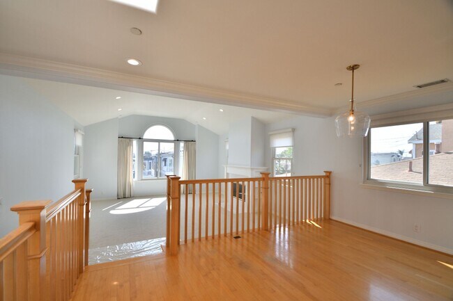 Building Photo - 3 Bed 2.5 Bath Home.