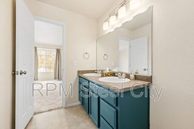 Building Photo - 2231 Meadowlark Ln