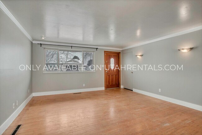 Building Photo - 961 S 190 W