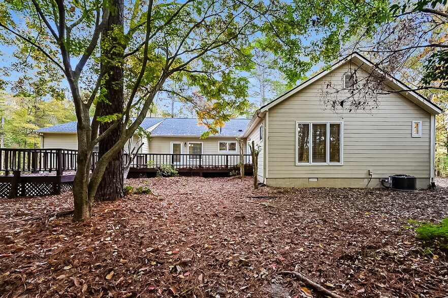 Building Photo - 130 Maple Pl