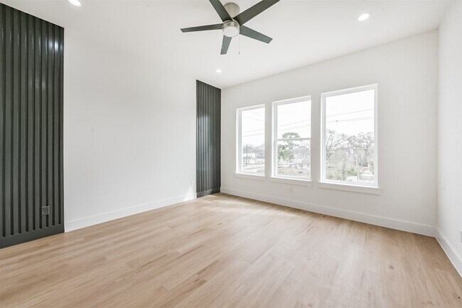 Building Photo - 3808 Ennis St