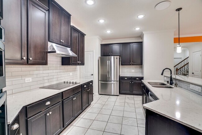 Building Photo - 516 Ayinger Ln