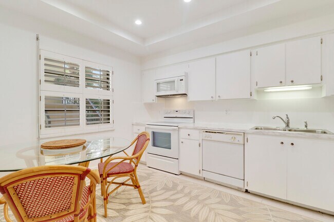 Building Photo - 275 S Beach Rd