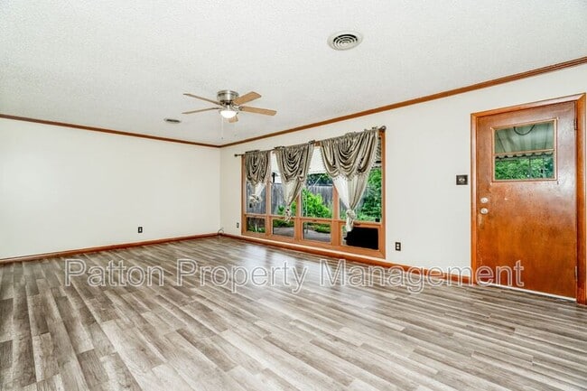 Building Photo - 1703 Pecos St