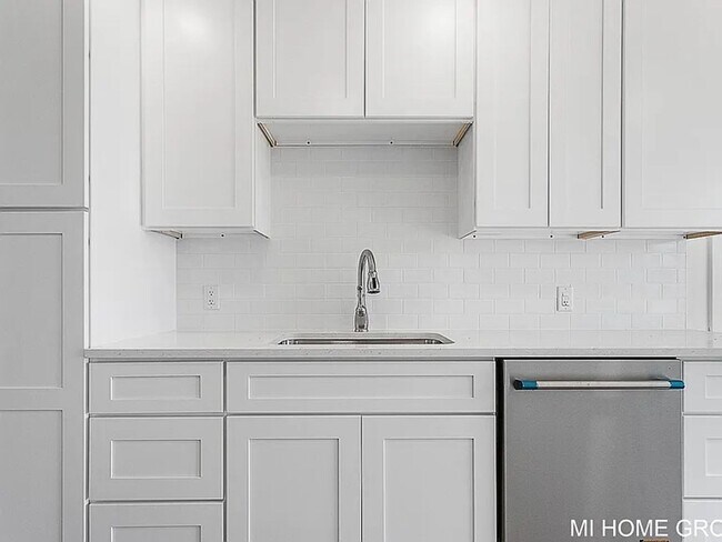Building Photo - Lovely 3 Bedroom North East Grand Rapids