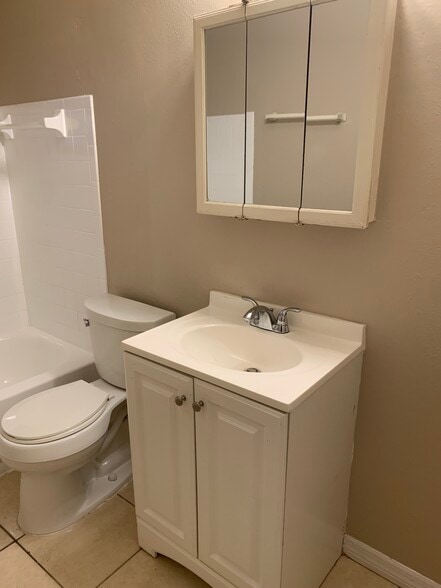 Building Photo - 10008 N Lantana Ave