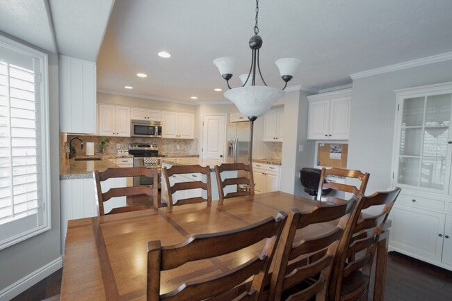 Building Photo - 7136 Ponderosa Way