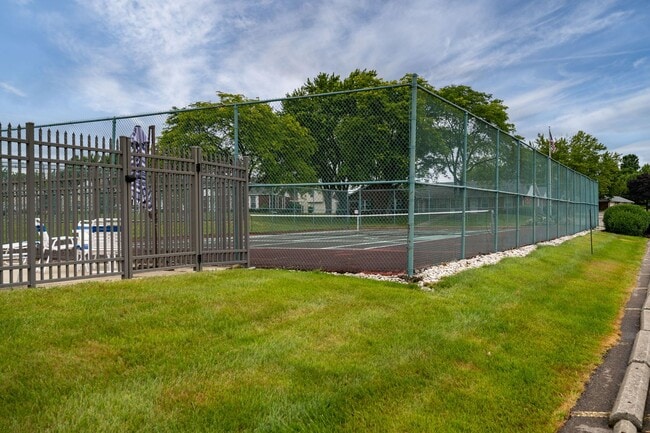 Building Photo - COME SEE THIS BEAUTY!