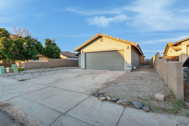 Building Photo - 1510 N 9th Ave