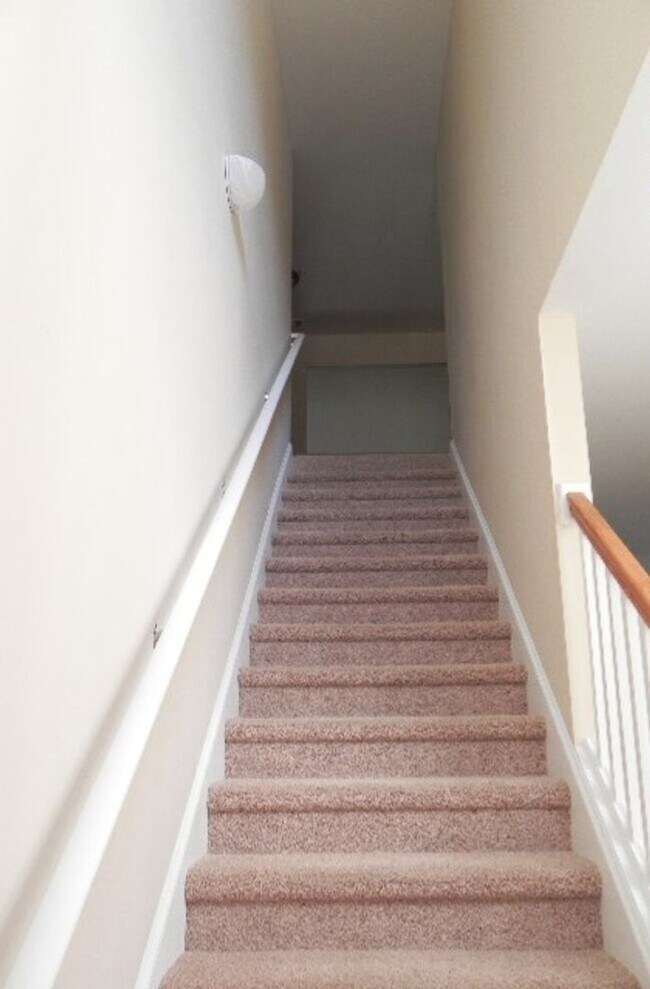 Building Photo - 4 Bedroom - Near Ft Moore