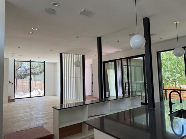 Building Photo - 1603 Chelsea Ln