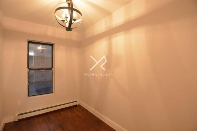 Building Photo - 2 bedroom in Flushing NY 11385