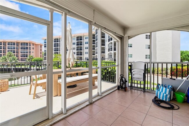 Building Photo - 2871 N Ocean Blvd