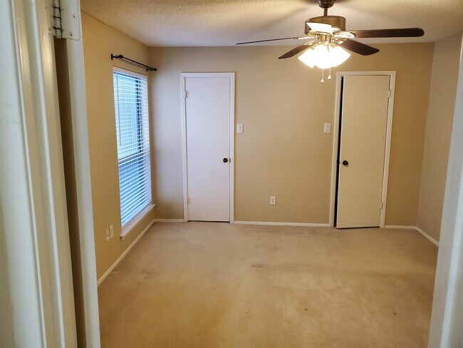 Building Photo - 2902 Southern Cross Dr