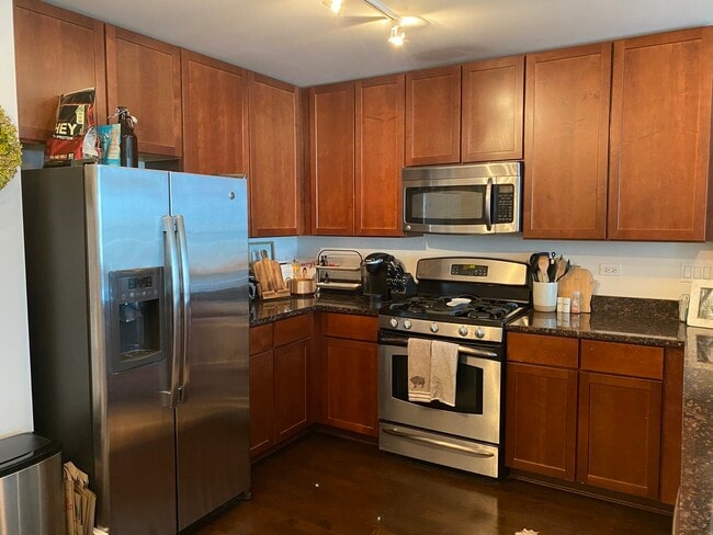 Building Photo - 845 N Kingsbury St