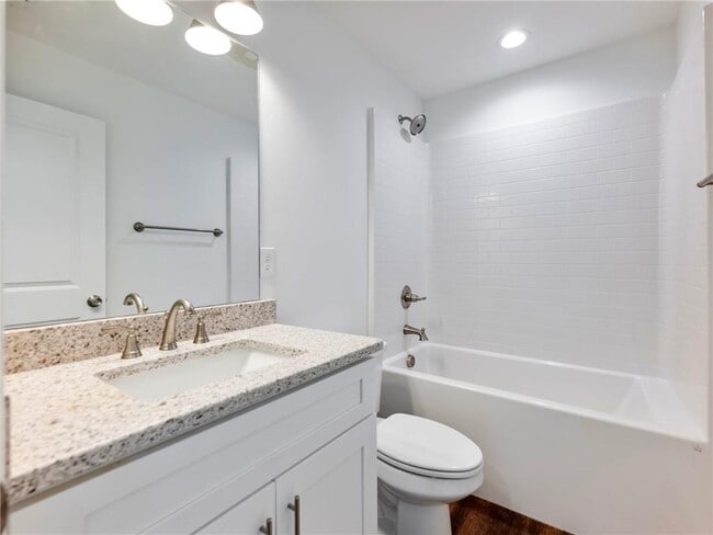 Building Photo - 8083 Beachwood Dr