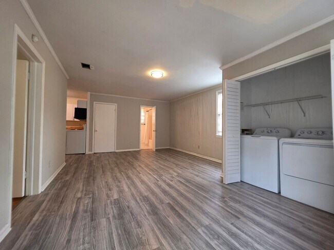 Building Photo - 1118 E 39th St