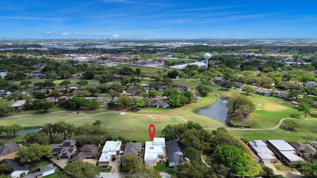 Building Photo - 5 Tiffany Square