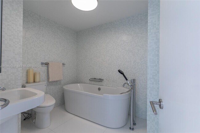 Building Photo - 1040 Biscayne Blvd