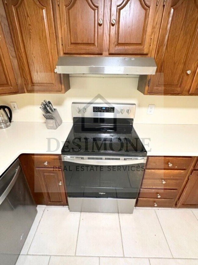 Building Photo - Mostly Furnished 3BR, 2BA House SW Ocala