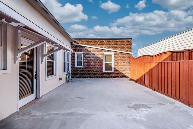 Building Photo - RARE OPPORTUNITY 1,200 SF ± Apartment in T...