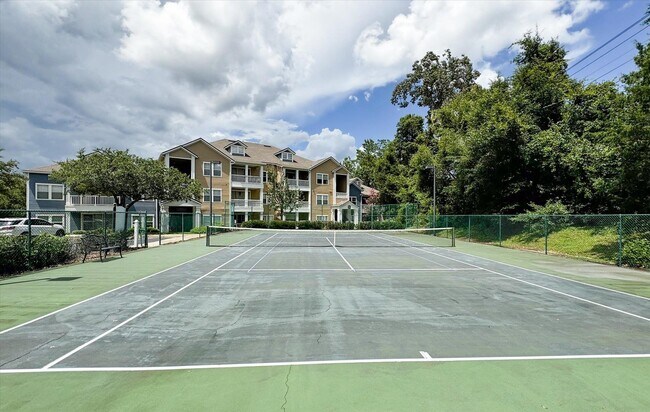 Building Photo - 2801 Chancellorsville Dr