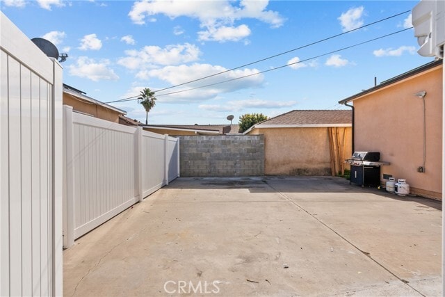 Building Photo - 7239 Kraft Ave