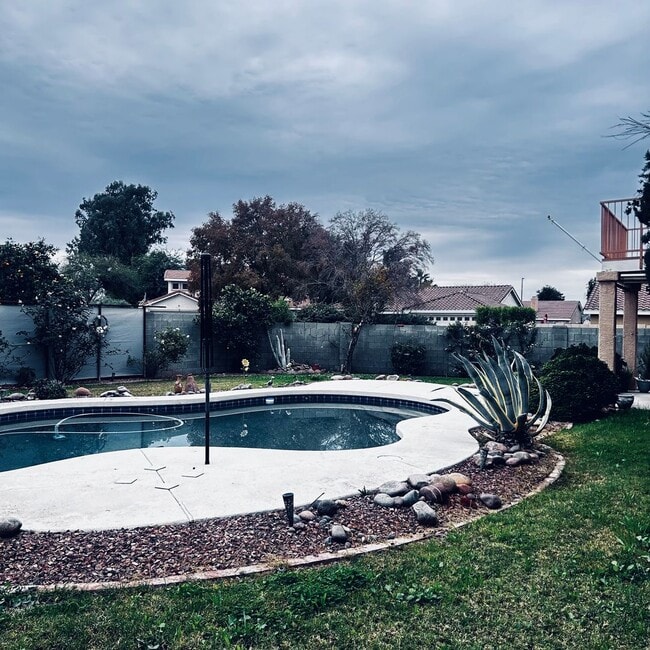 Building Photo - 4 Bedroom Corner Lot Great Location