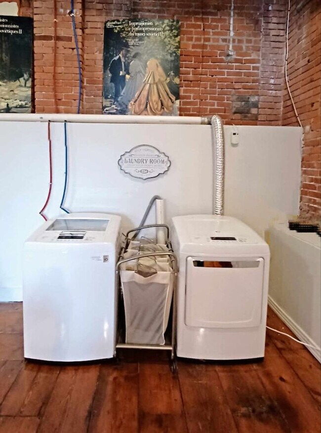 Building Photo - 227 Iron St