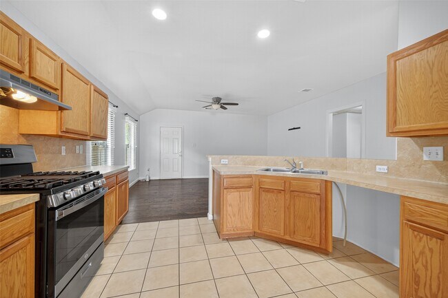 Building Photo - 8002 Colonial Ln