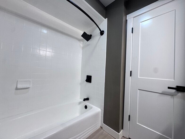 Building Photo - 2123 Central Ave