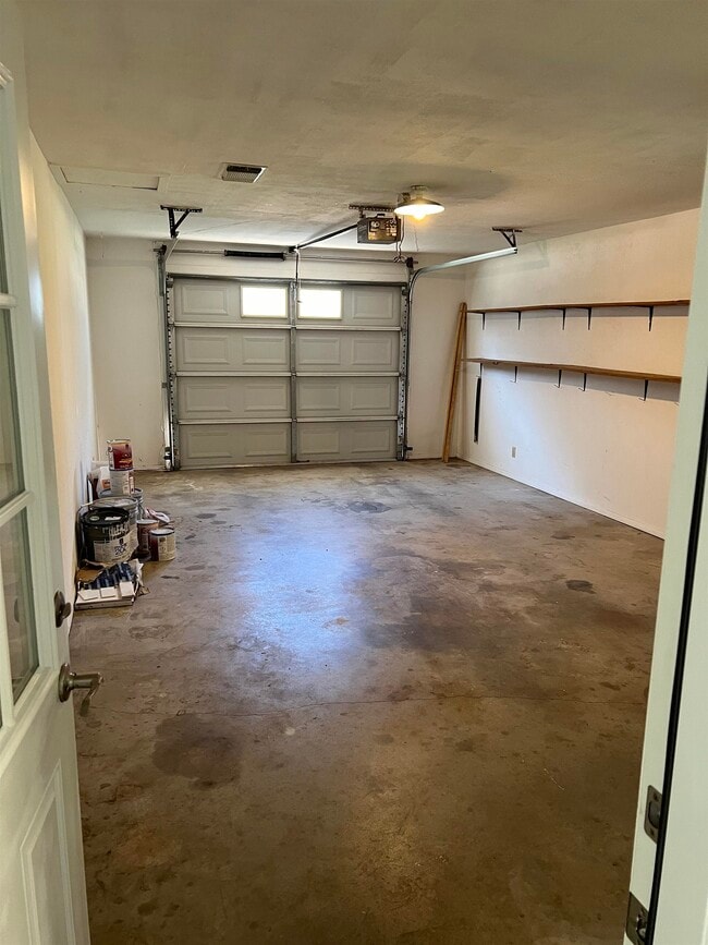 Building Photo - 1749 Bluebonnet Ln