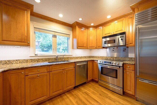 Building Photo - 6 Peachtree Ln