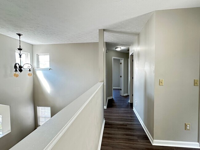 Building Photo - Beautiful 3 BR, 2.5 Bath House in Georgetown! Open Layout, Fenced Backyard, Attached Garage