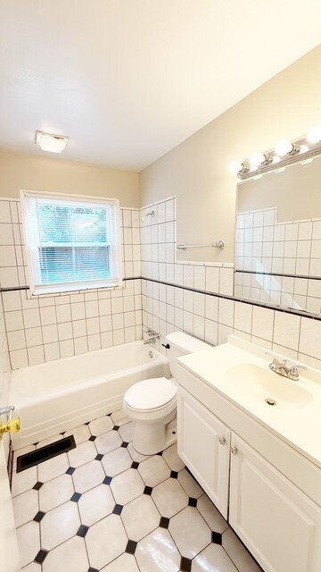 Building Photo - EAST - 3 BEDROOM/1.5 BATH RANCH HOME AVAILABLE NOW!