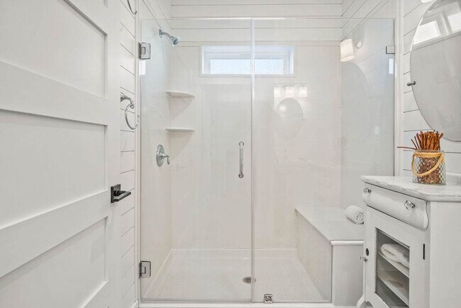 Building Photo - 707 Parkplace-SI ID1036727P