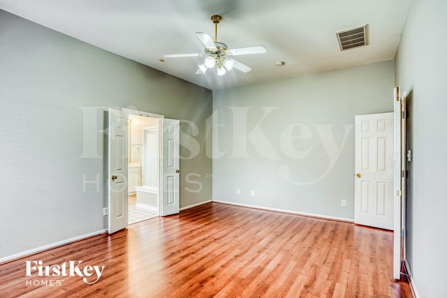 Building Photo - 10330 Claybrook Dr