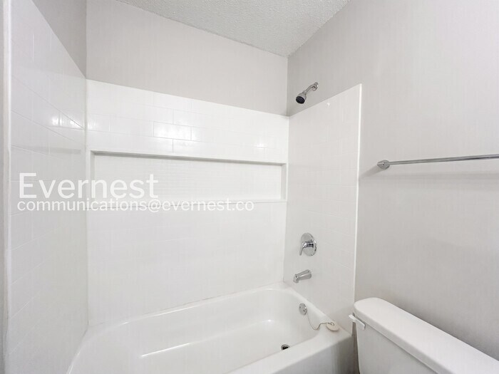 Building Photo - 10721 Ridgefield Dr