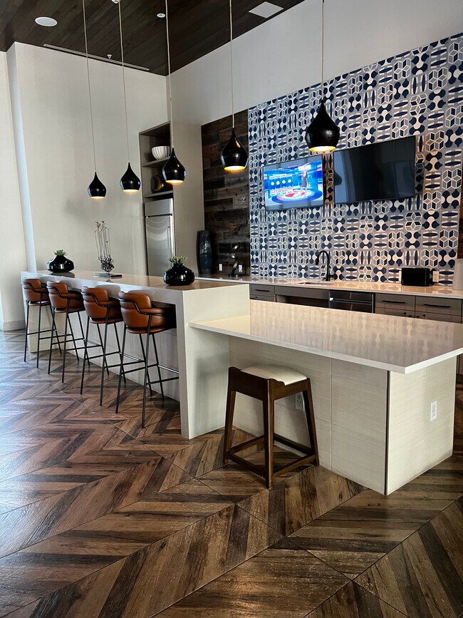 Building Photo - 520 NE 26th St