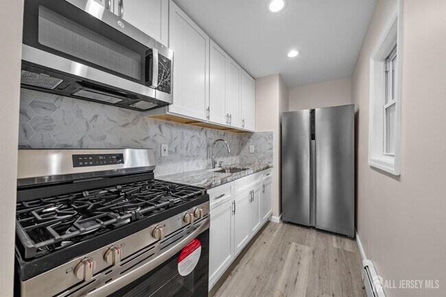 Building Photo - 166 Prigmore St