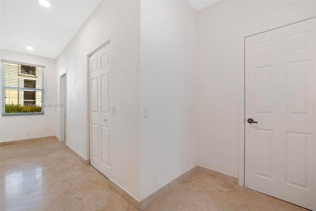 Building Photo - 1666 Victoria Pointe Cir