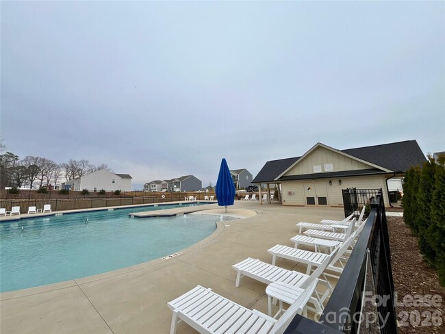 Building Photo - 1421 6th St NE